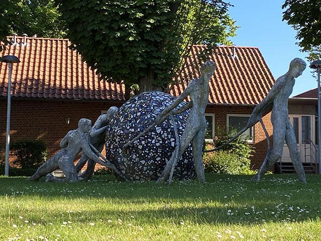 Skulpturer foran Viby skole Skulpturer foran Viby skole