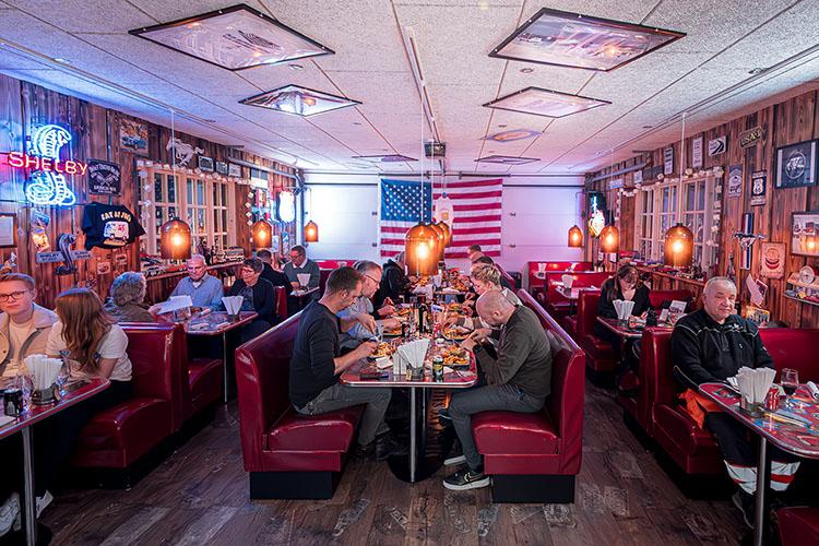 Mustang Sally's Bar og Diner