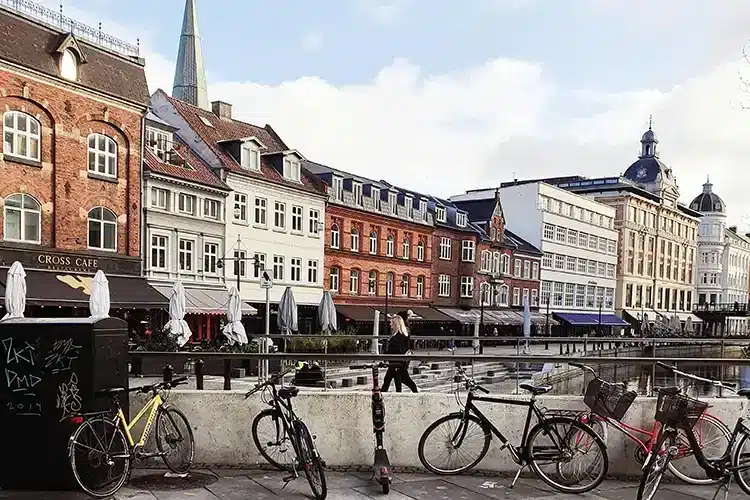 Skab stærke relationer gennem teambuilding i Aarhus - - sponseret Skab stærke relationer gennem teambuilding i Aarhus - sponseret