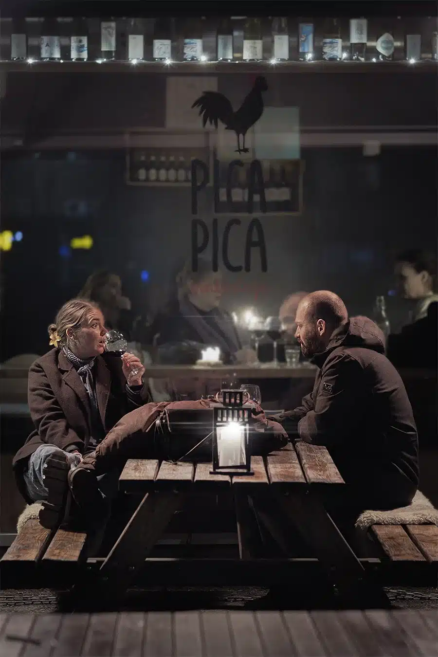 Pica Pica Vinbar - gæster sidder udenfor