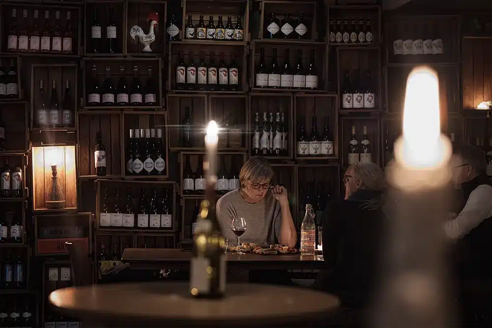 Pica Pica Vinbar - vinreol og gæster