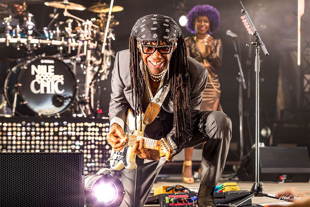 Nile Rodgers Forever Festival fotograf Wyrle Studeo » Aarhus Inside Nile Rodgers & CHIC fik teltet til at koge – med generationer på dansegulvet