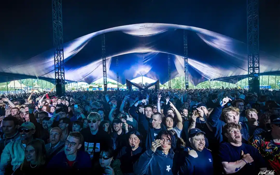 Nova teltet Northside 2025 foto Carsten Wyrle » Aarhus Inside Sidste dag på NorthSide med glitter, perler og et band med holdning