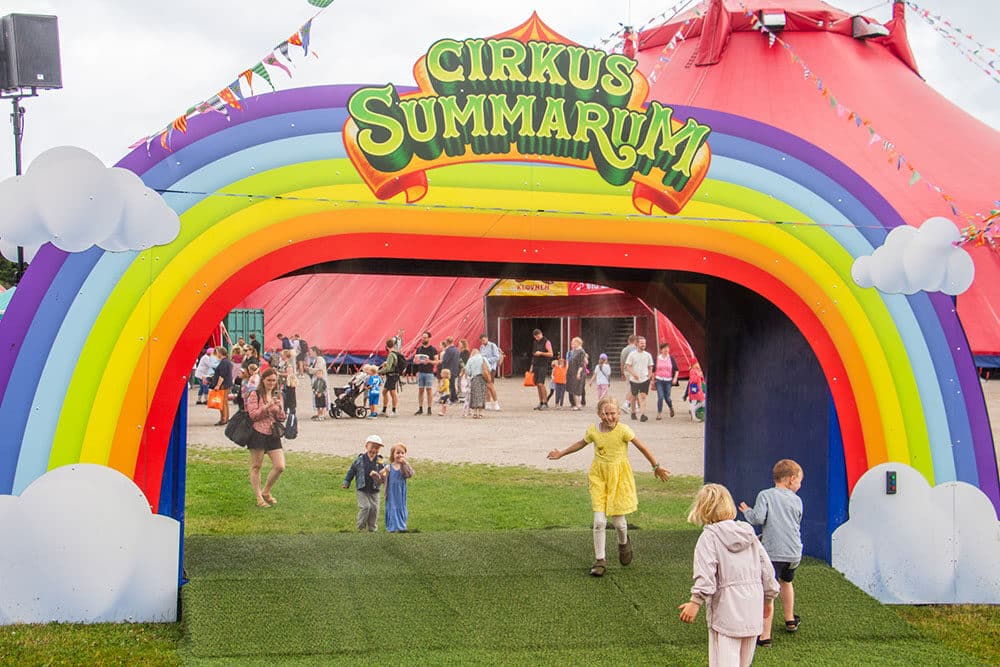 Cirkus Summarum Leg med vand meta » Aarhus Inside Cirkus Summarum 2025 på Tangkrogen – Sådan føles det at gå ind i Ramasjang