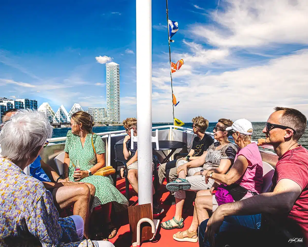 Gæster nyder udsigten ombord Aros Cruises Gæster nyder udsigten ombord Aros Cruises