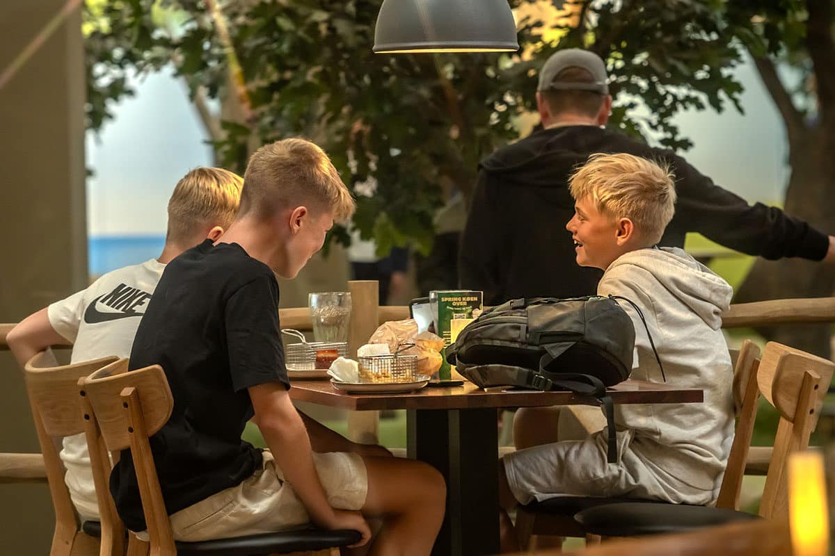 Golfskoven med drenge der griner - Oplevelser i Aarhus med teenagere Golfskoven med drenge der griner - Oplevelser i Aarhus med teenagere
