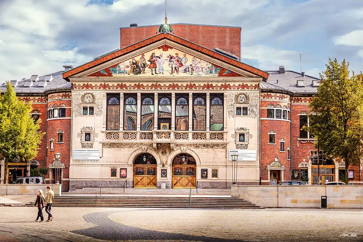 Aarhus Teater set ude fra Bispetorv