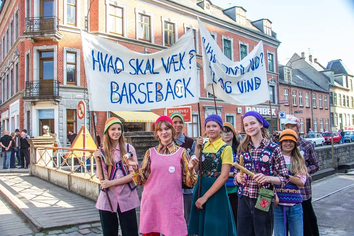 Demonstration mod Barsebäck med unge aktivister i Den Gamle By 1974.