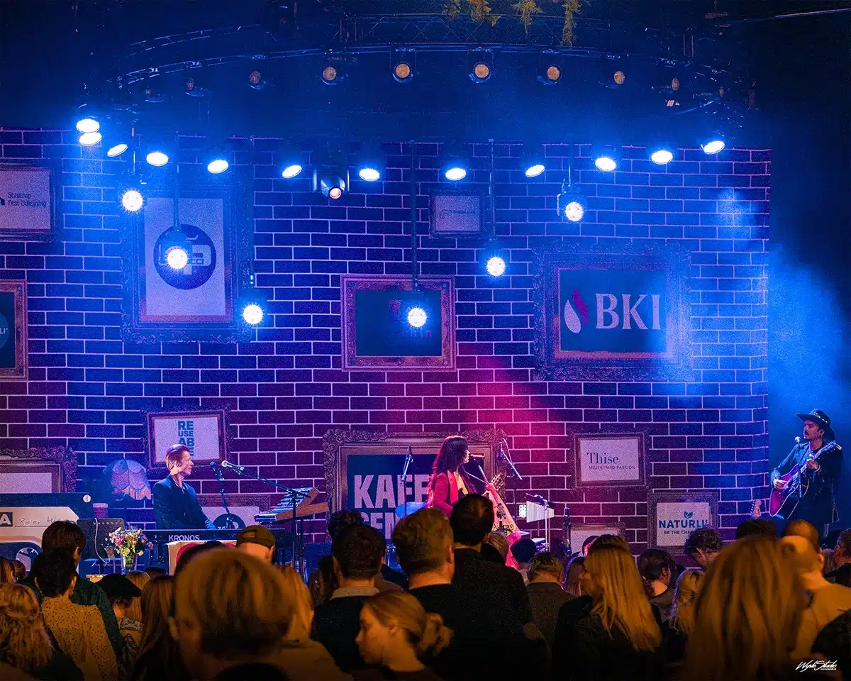 Aura Dione koncert på hovedscenen til Kaffe & Sensorik Aura Dione koncert på hovedscenen til Kaffe & Sensorik