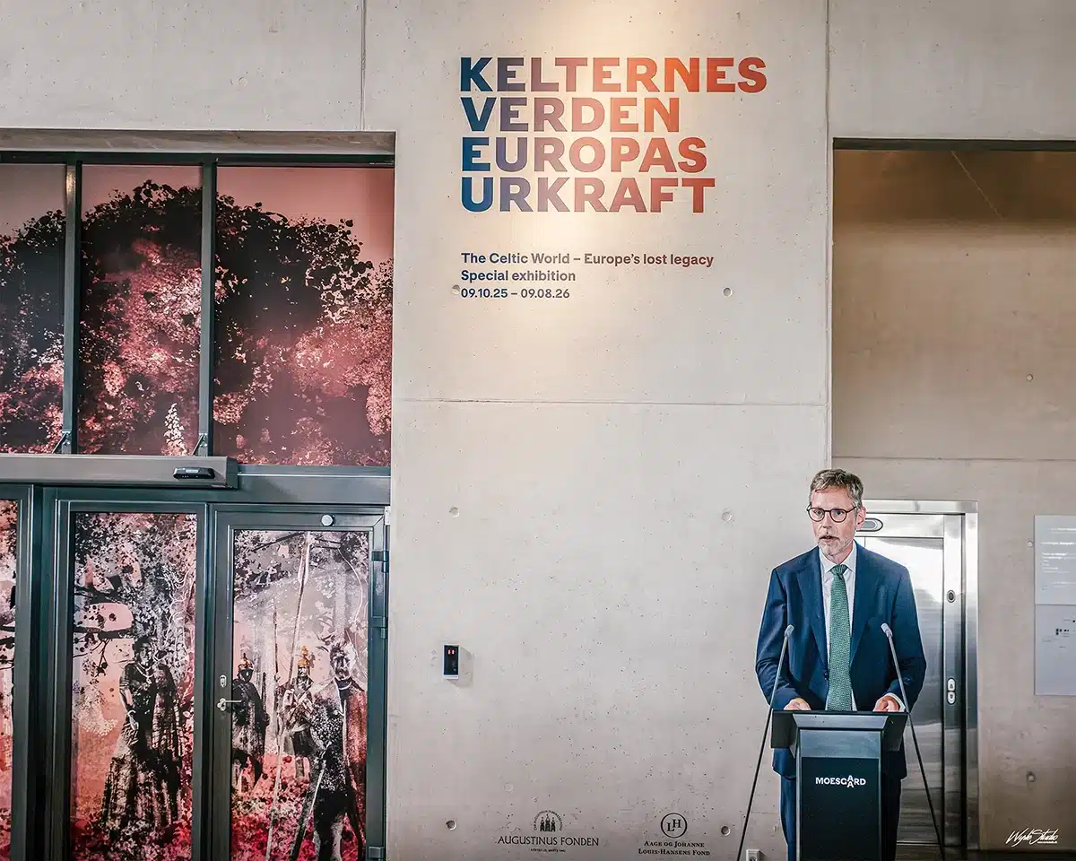 Direktør Mads Kähler Holst taler ved åbningen af Kelternes verden – Europas urkraft på Moesgaard