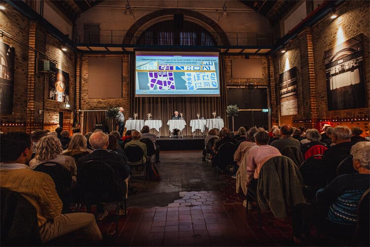 Publikum i Turbinehallen til borgermoede » Aarhus Inside Boliger, fritid eller kultur? Fremtiden for Pier 3 er til debat