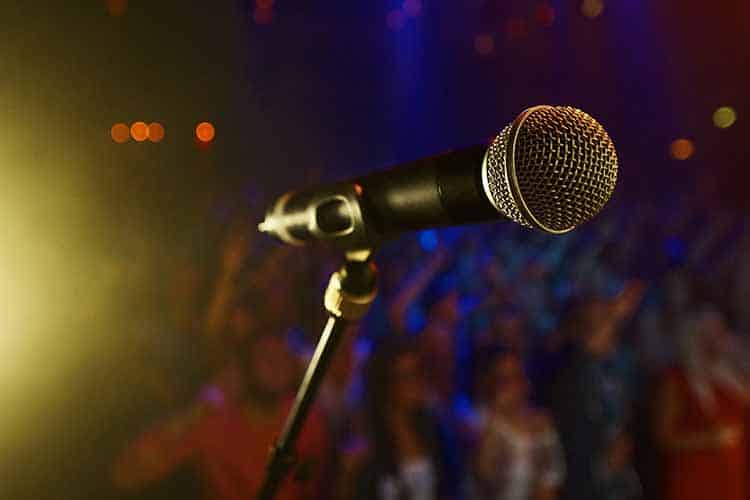 Burger og Comedy Night - envato billede
