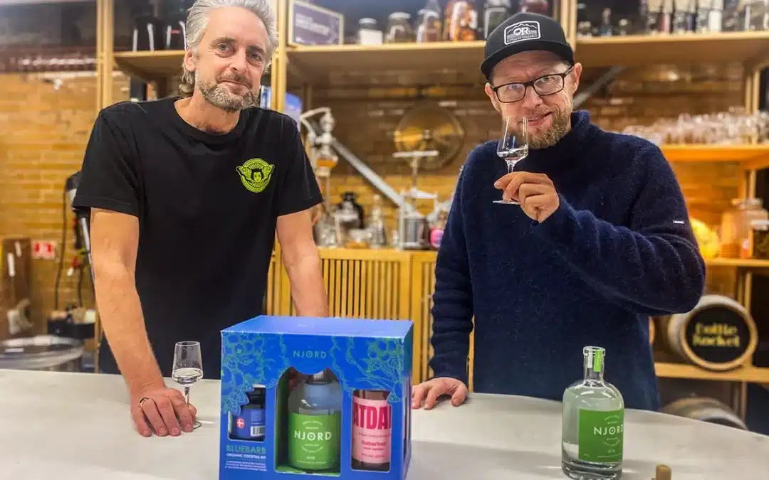 Troels og Lars fra Njord Gin paa Sydhavnen i Aarhus » Aarhus Inside Når gin bliver til håndværk – et besøg hos Njord Gin på Sydhavnen