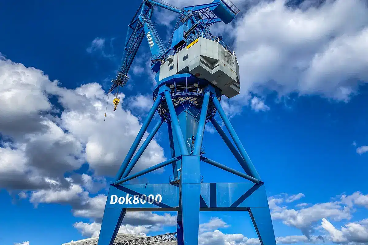 Dokk 8000 kran i Mellemarmen havn set nedefra Dokk 8000 kran i Mellemarmen havn set nedefra