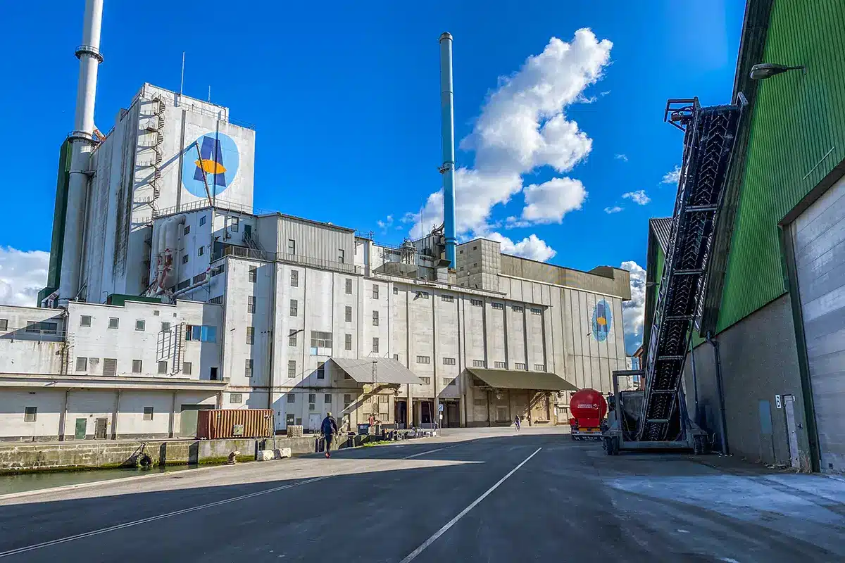 Industribygninger og siloer ved Mellemarmen havn Industribygninger og siloer ved Mellemarmen havn