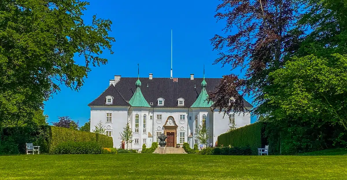 Marselisborg Slotspark slottet set fra parken
