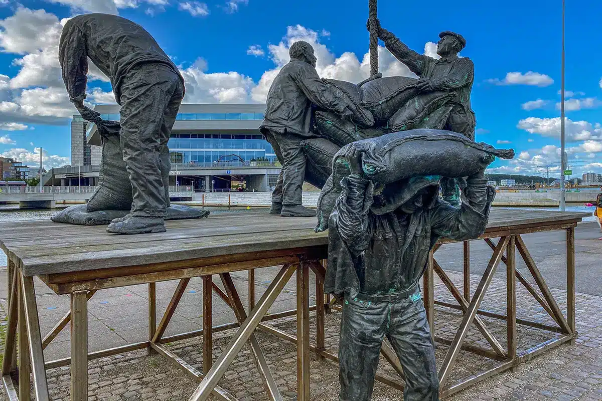 Skulpturer af havnearbejdere ved Mellemarmen havn Skulpturer af havnearbejdere ved Mellemarmen havn