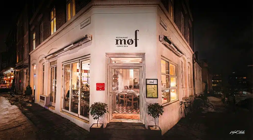Facaden af Restaurant Møf på hjørnet af Jægergårdsgade i Aarhus Facaden af Restaurant Møf på hjørnet af Jægergårdsgade i Aarhus