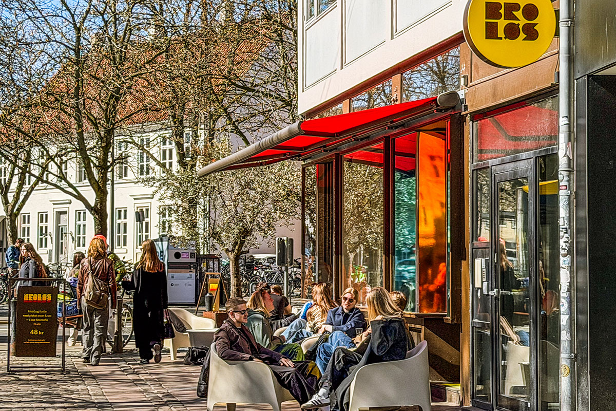Cafe Broloes udendoersservering » Aarhus Inside Cafe Broløs udendørsservering