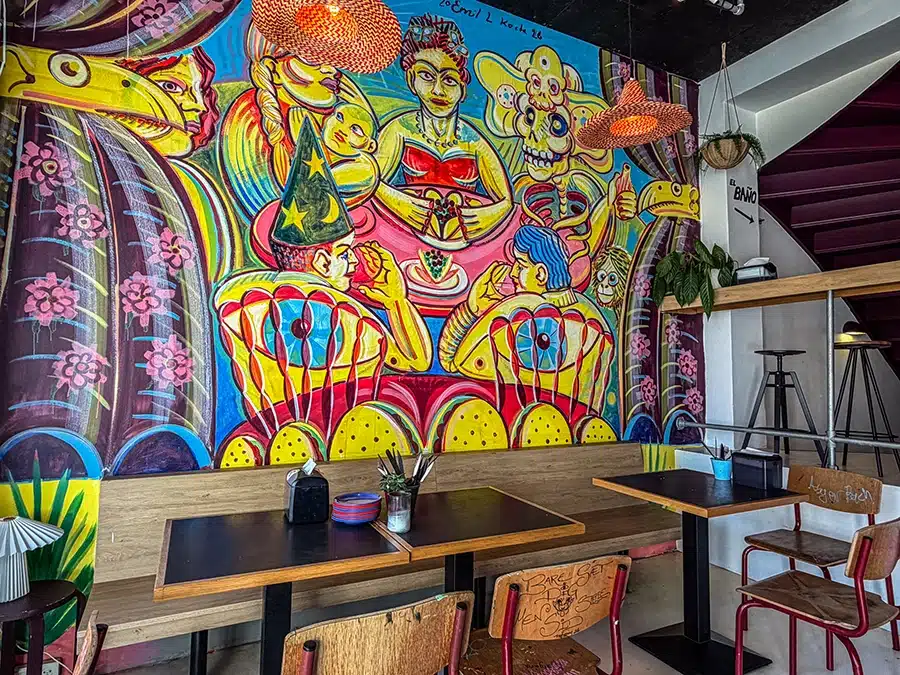 Vægmaleri af kunstneren Emil Kock hos det mexicanske gadekøkken Alma i Klostergade Aarhus.