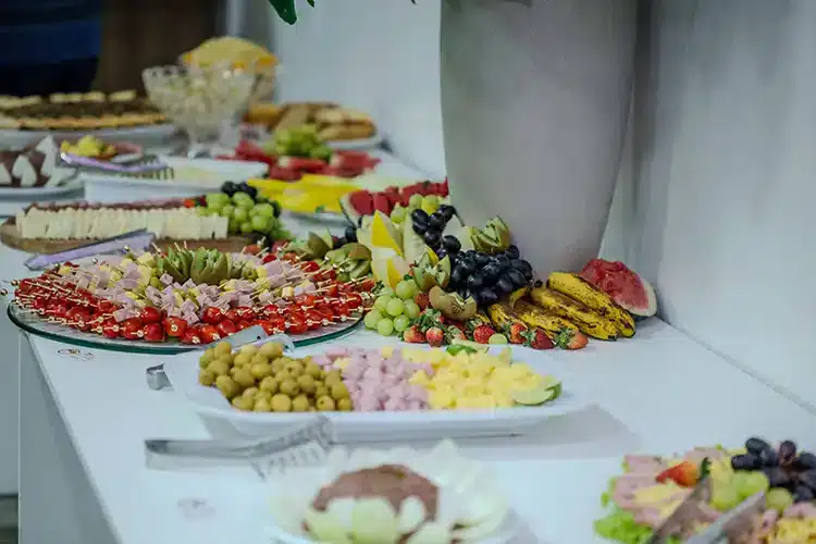 Et uformelt bryllup kalder paa en god buffet sponseret » Aarhus Inside Et uformelt bryllup kalder på en god buffet