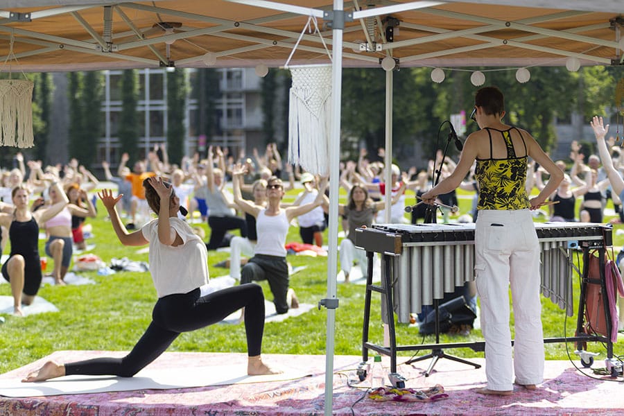 Gratis sommer i Musikhusparken - jazzyoga foto anders hede