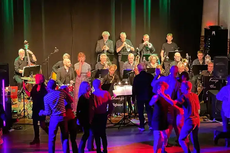 Swingbal på Elværket med Keep the Change