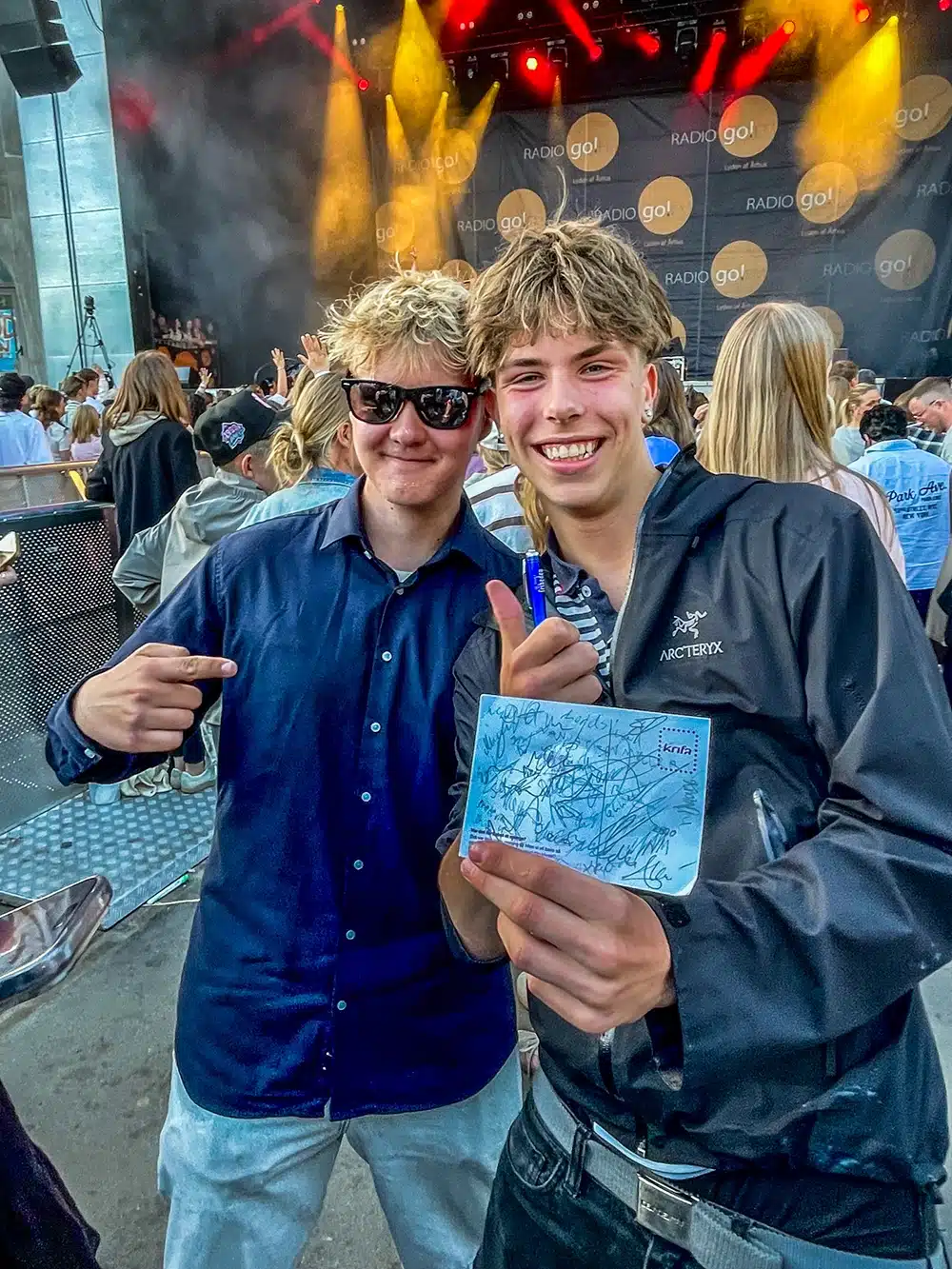 Radio go! FM Live 2026 i Tivoli Friheden - publikum med autografer