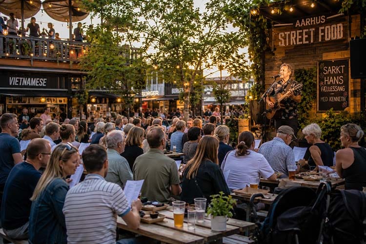 Sankt Hans fællessang på Aarhus Street Food AI