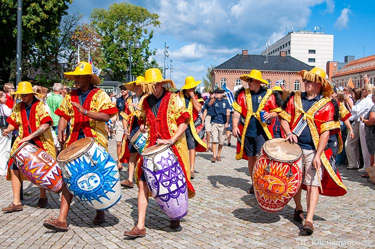 Crew Parade under The Tall Ships Races - foto - Sail Training International, Kris Romański