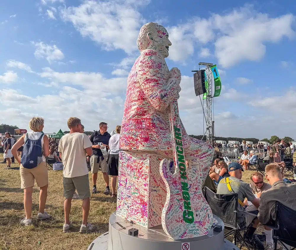 Statue af Jacob Haugaard fyldt med hilsner fra publikum til Grøn 2026 Statue af Jacob Haugaard fyldt med hilsner fra publikum til Grøn 2026