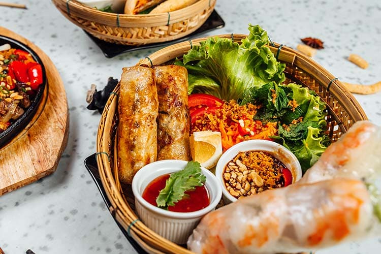 Vietnamesisk tapas og quiz i Markedshallen- envato billede.