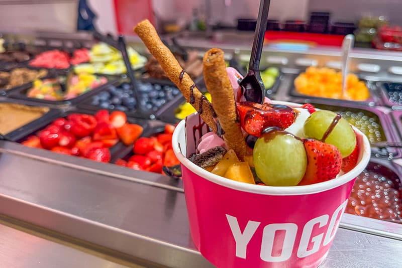 Hos Yogo bygger aarhusianerne stadig deres egen yoghurtis