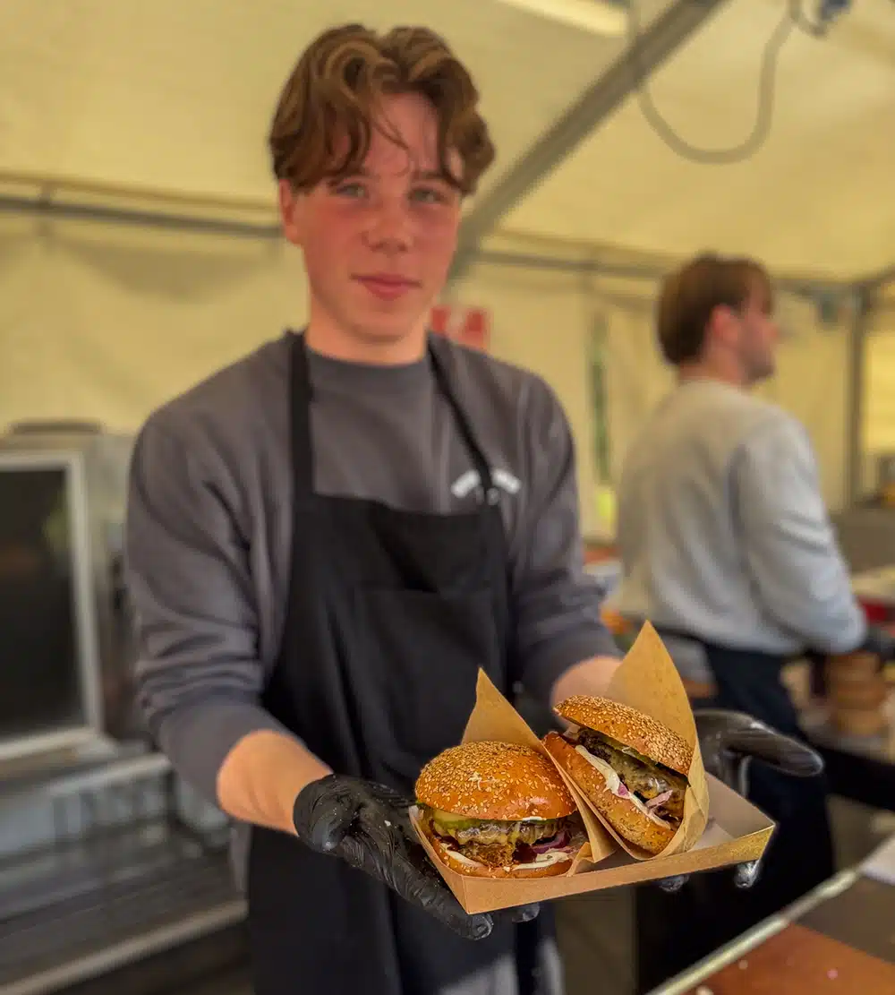 Brødrenes Burger serverer burgere på Food Festival i Aarhus Brødrenes Burger serverer burgere på Food Festival i Aarhus
