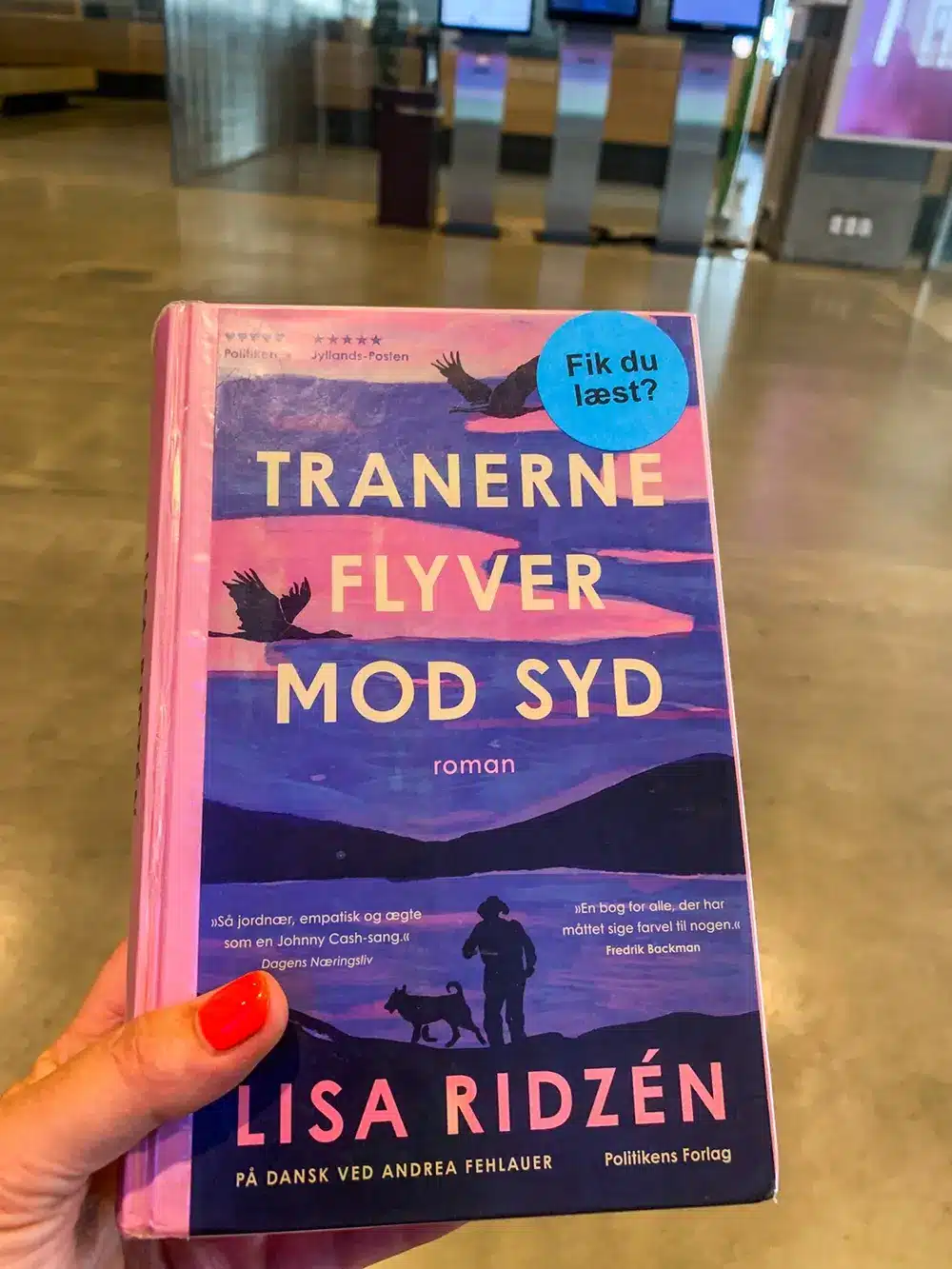 Tranerne flyver mod syd af Lisa Ridzén- Foto Signe Kjær Høiberg Tranerne flyver mod syd af Lisa Ridzén- Foto Signe Kjær Høiberg